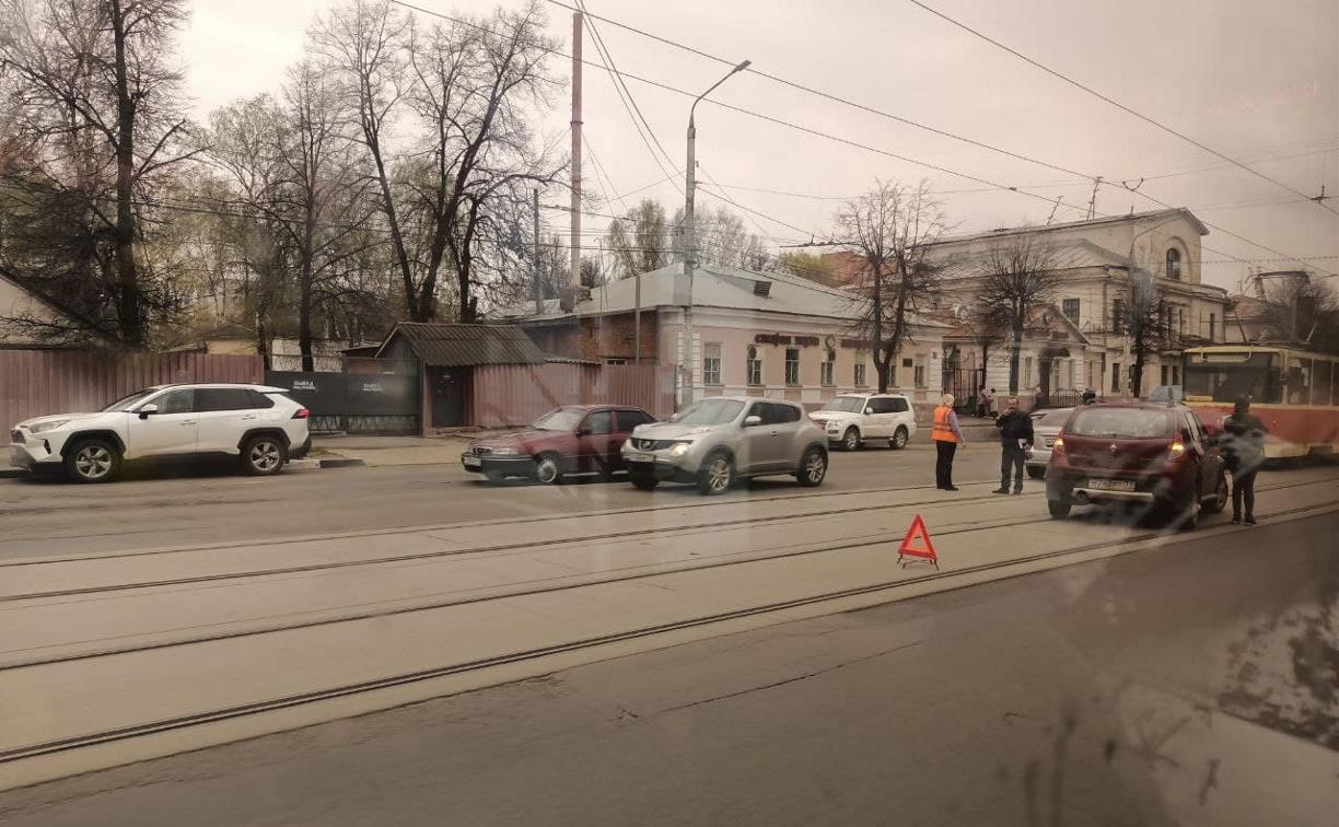 В Заречье из-за мелкого ДТП встали трамваи