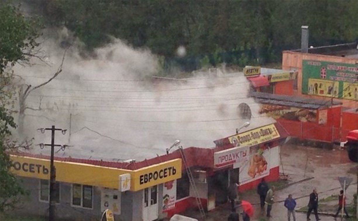 В Ясногорске недалеко от автостанции сгорел продуктовый магазин