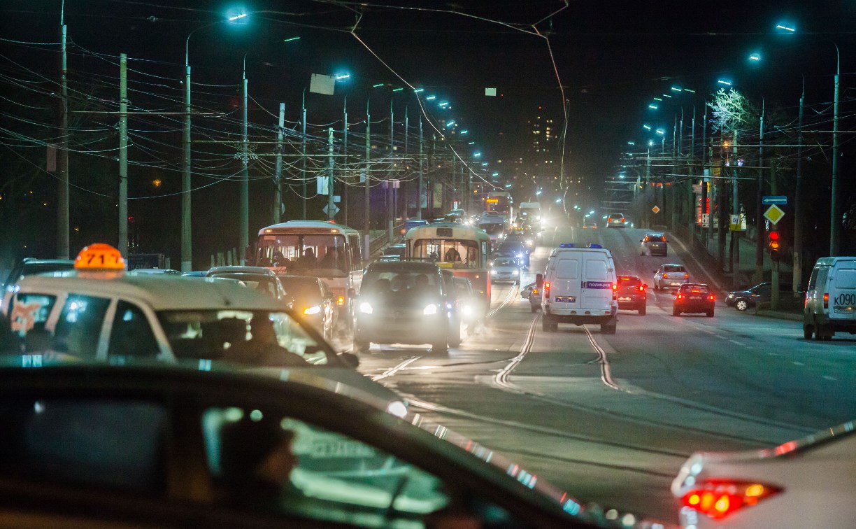 На въезде в Пролетарский район из центра Тулы синхронизируют три светофора