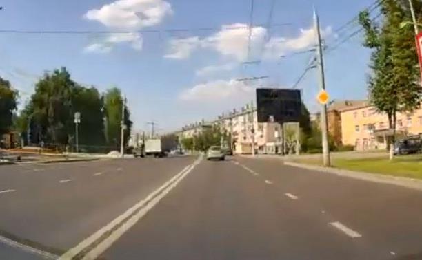 «Ой, мне в обратную сторону!»: нарушитель на ГАЗели дорожных служб попал на видео