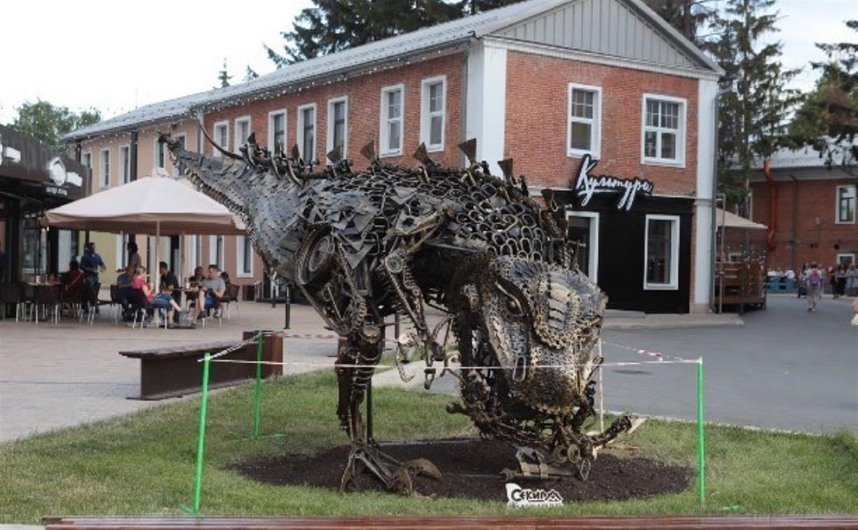 В Туле огромного стимпанк-динозавра из «Искры» выставили на продажу