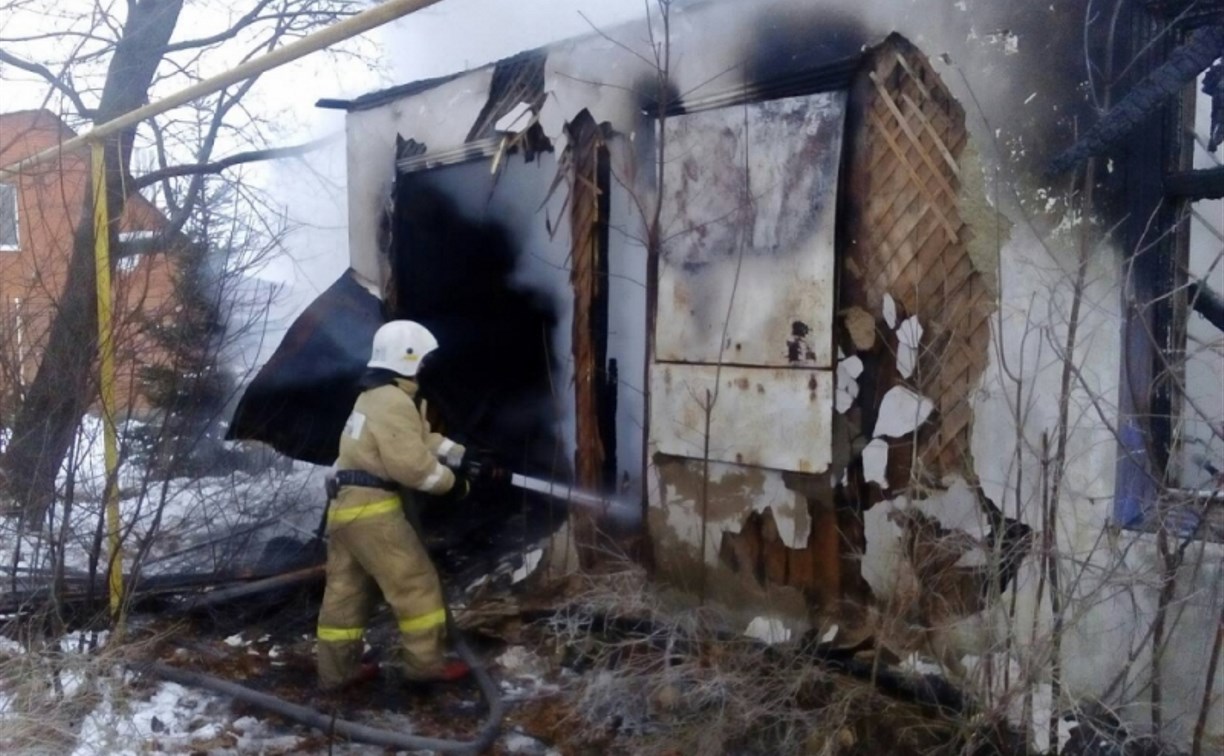 В воскресенье утром в Богородицком районе сгорел дом
