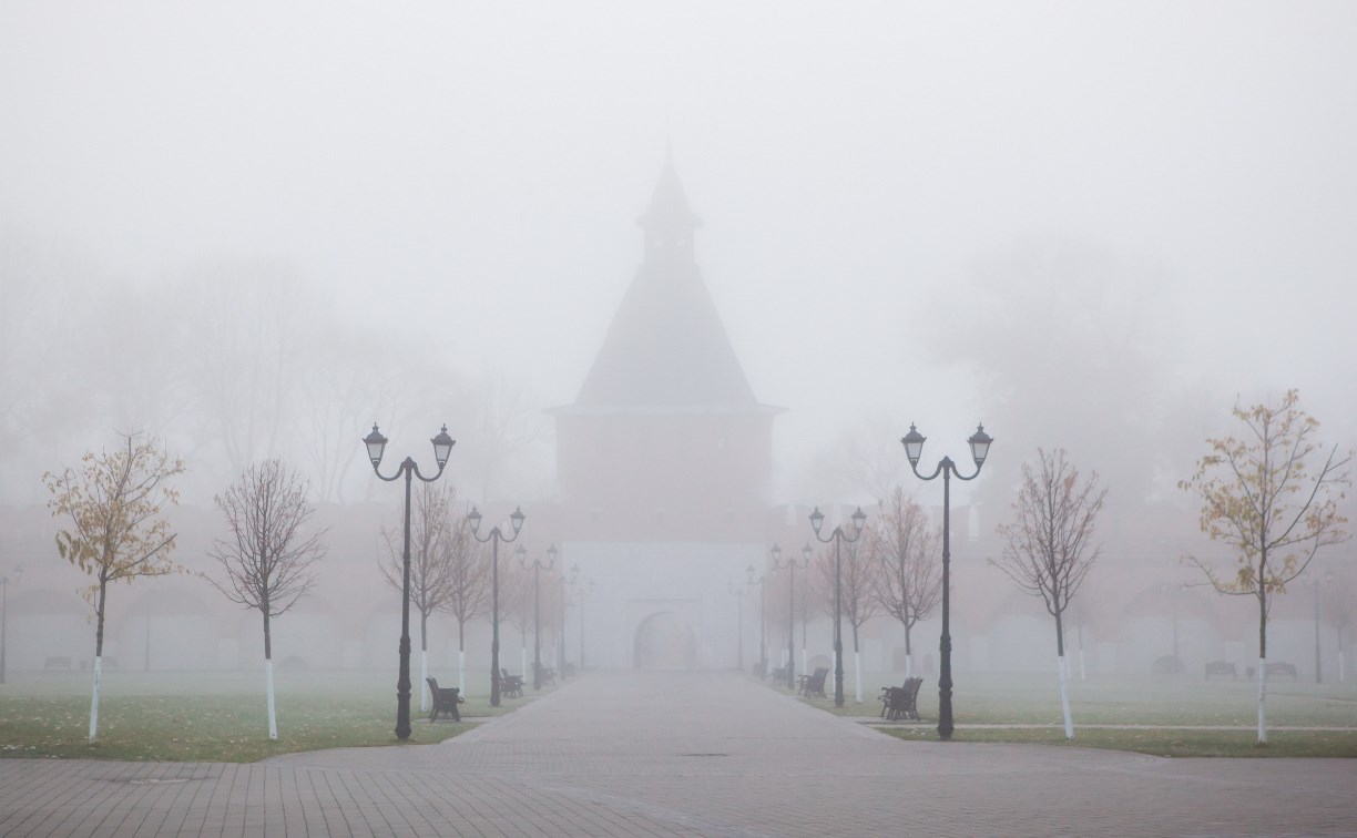 Тулу накрыл густой туман: фоторепортаж