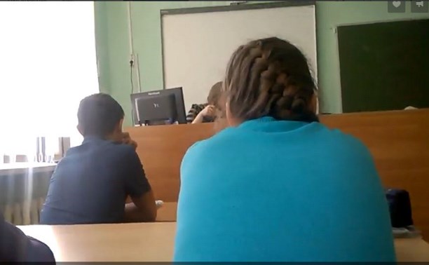 Одноклассники требуют выгнать из школы ученика, выложившего в сеть видео с ругательствами учителя 