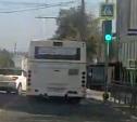 ДТП с подрезавшей автобус легковушкой в Туле снял видеорегистратор очевидца