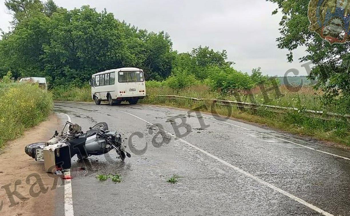 В Алексине мотоциклист врезался в автобус
