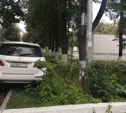 Mercedes залез на газон мемориала Тулякам — Героям Советского Союза: водителя нашли и оштрафовали