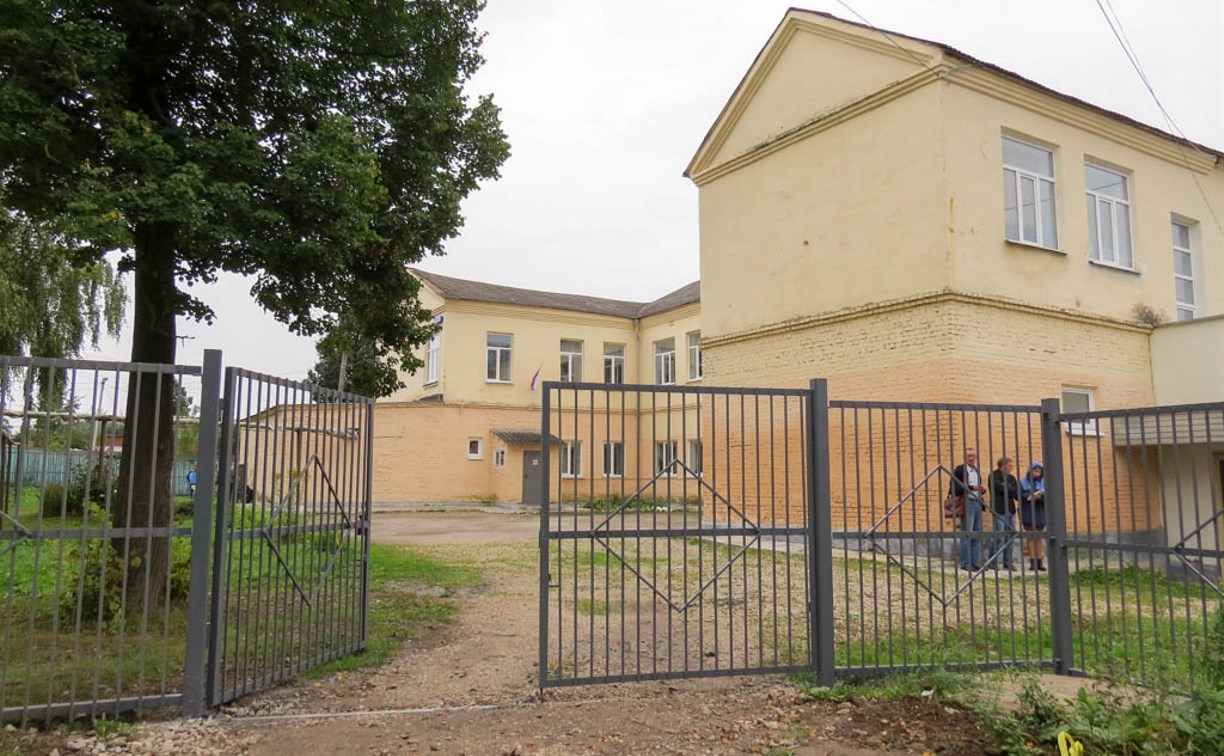 В Хрущево на средства «Народного бюджета» огородили школу
