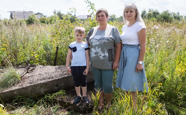 В Тульской области семья с ребенком прописана на… бетонной плите