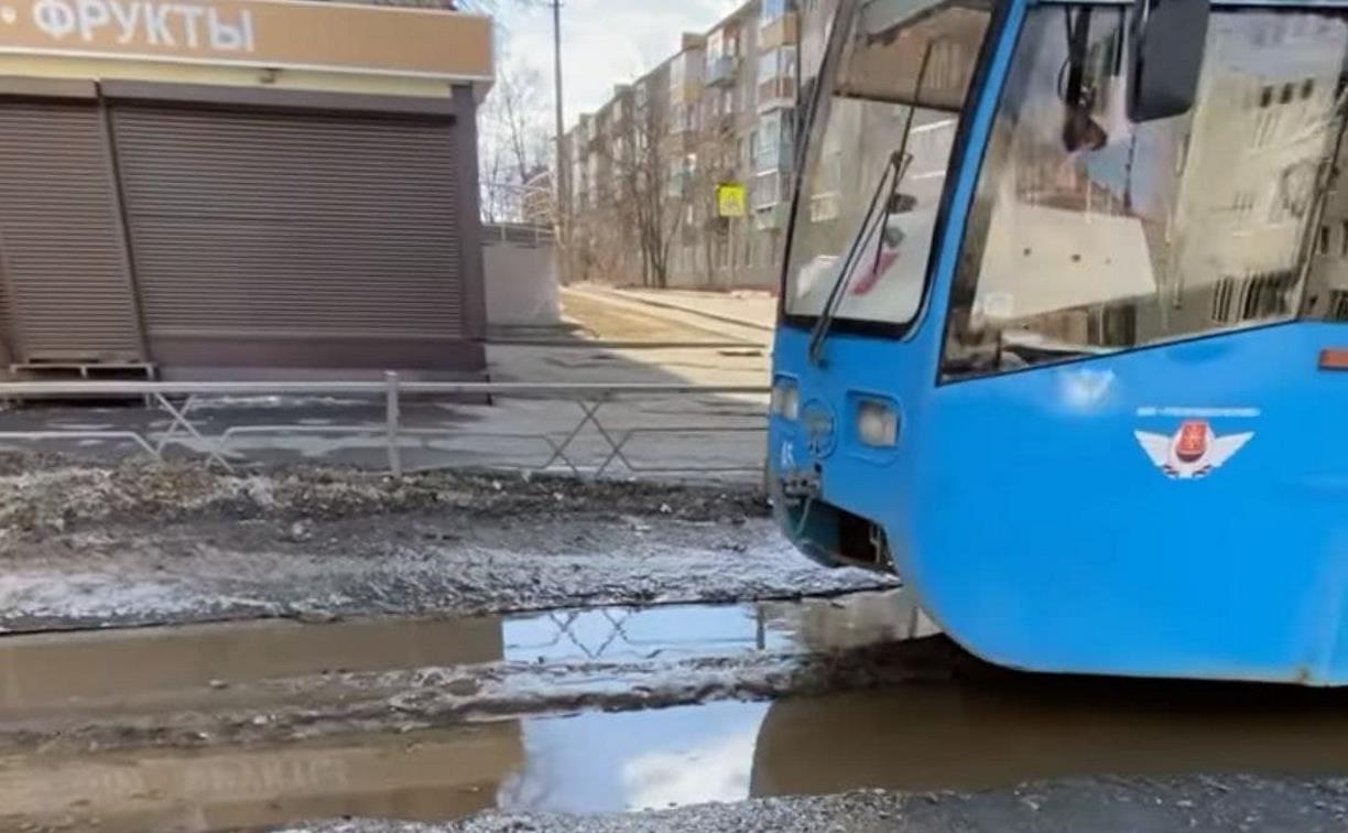 В Туле трамвай «поплыл» по рельсам: видео