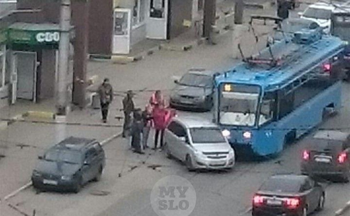 Из-за ДТП на ул. Марата в Пролетарском районе встали трамваи
