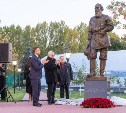В МГИМО открыли памятник Льву Толстому