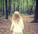 Полиция нашла потерявшуюся в лесу девочку