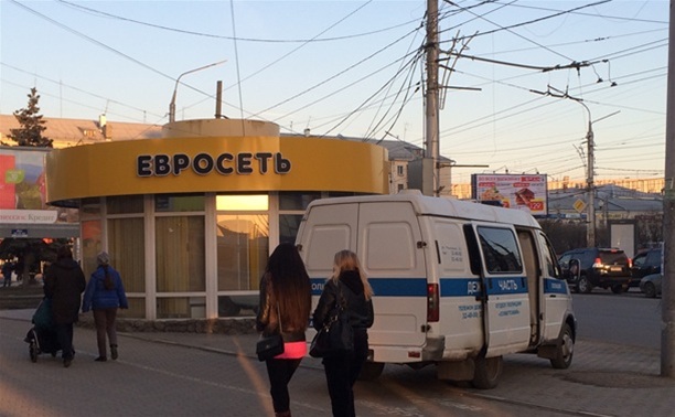 Вооруженный грабитель забрал из «Евросети» 27 тысяч рублей 