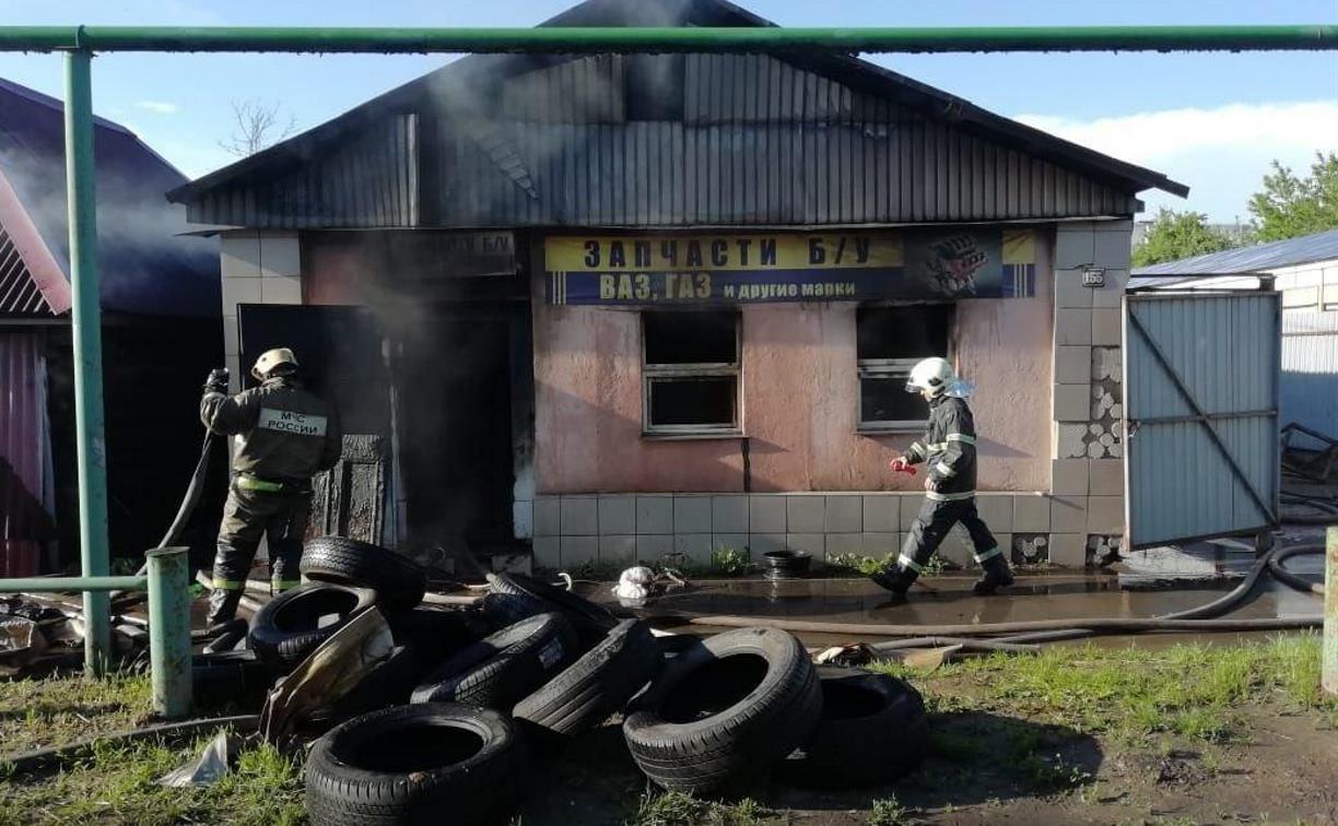 В Заречье сгорел магазин автозапчастей