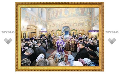 Патриарх Кирилл совершил литургию Преждеосвященных Даров в Спасо-Преображенском храме на Болвановке