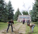 «Экопатруль» в Одоеве навел порядок у памятника конникам генерала Белова