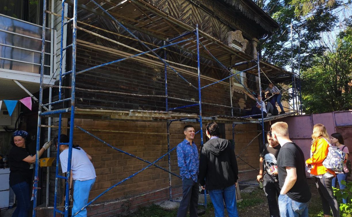 «Том Сойер Фест»: как волонтеры восстанавливают старинный дом в Туле