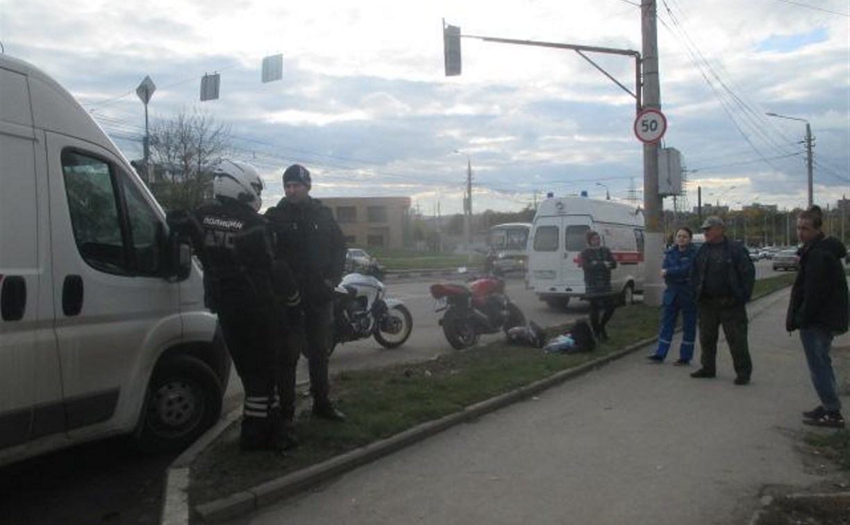 В Туле на улице Металлургов мотоциклист сбил пешехода