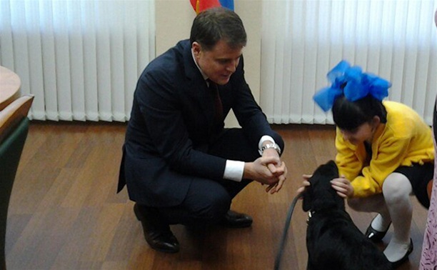 Владимир Груздев подарил 10-летней тулячке лабрадора