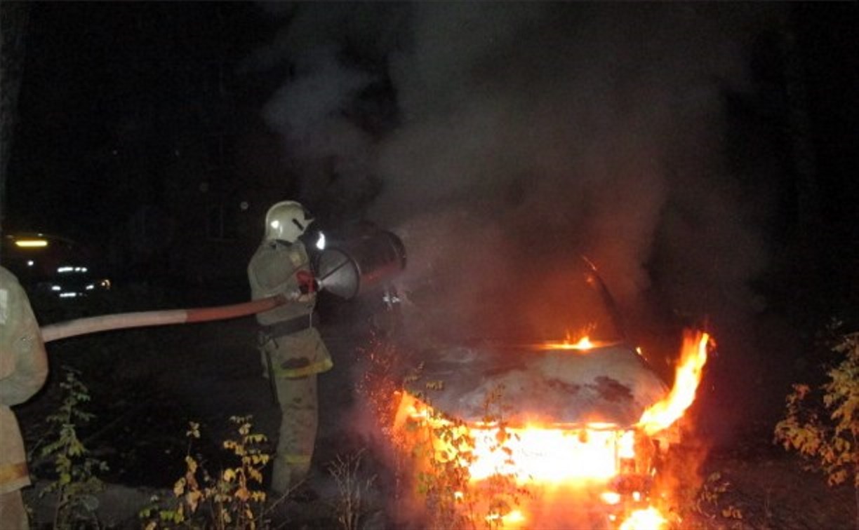 Ночью в Узловой сгорела Toyota RAV4