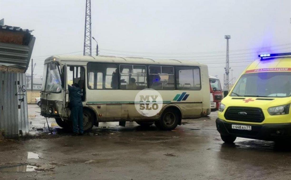 ДТП с автобусом в Туле: пострадали сотрудники психиатрической больницы