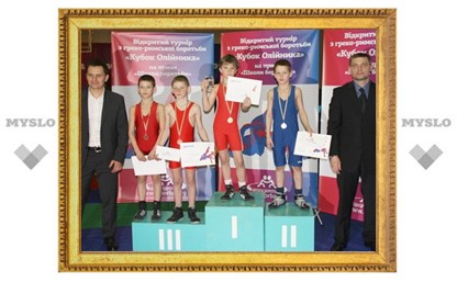Юные борцы из Тулы получили награды в киевском турнире