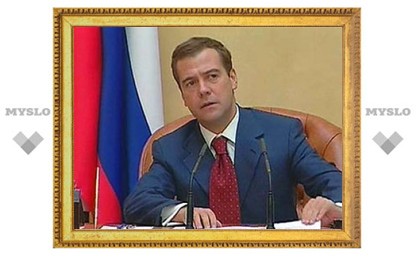 Медведев пообещал выделить 100 миллиардов на развитие педиатрической помощи