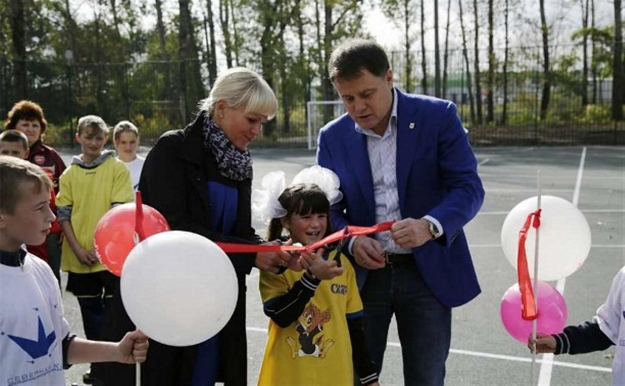 В Новогуровской коррекционной школе открыли мини-стадион