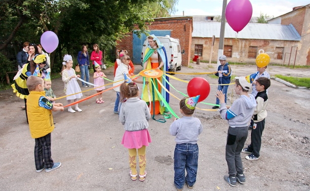 Тульские волонтёры устроили праздник для детей из Украины