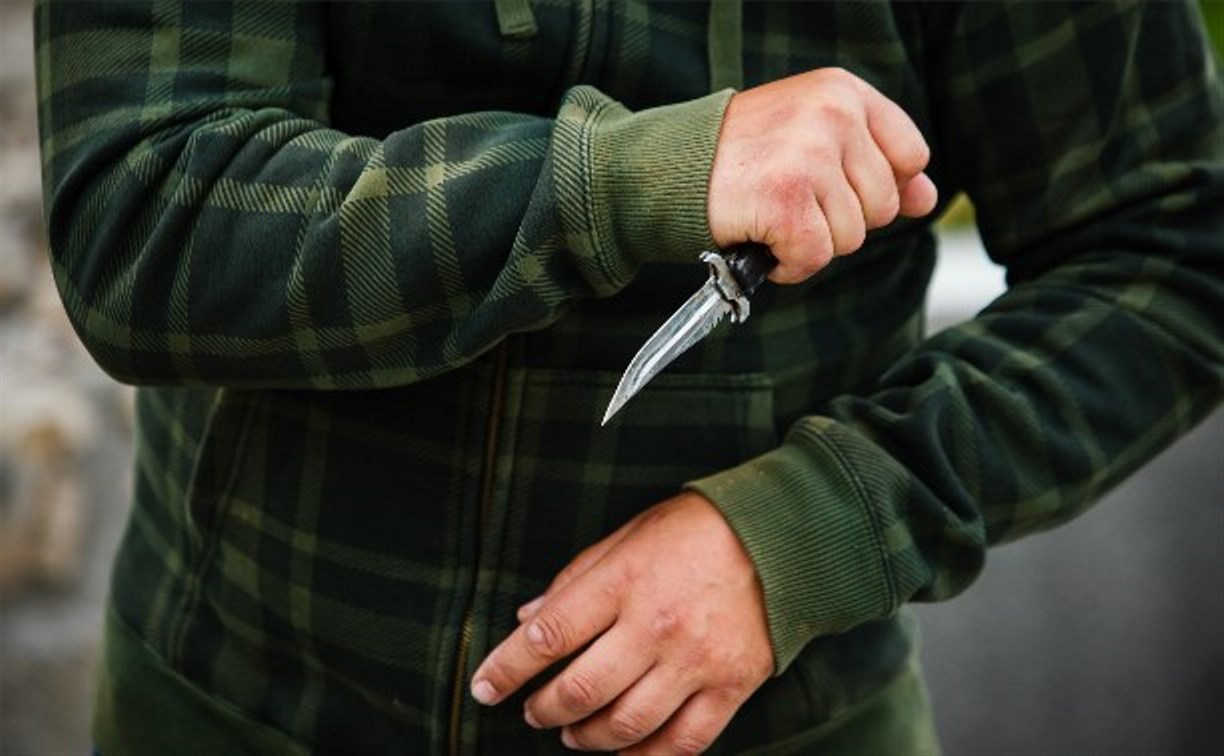 Безработный житель Ефремова напал с ножом на туляка и его годовалого сына 