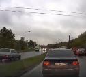 Неадекватный водитель на авто с тульскими номерами устроил жесткое ДТП в Подмосковье: видео