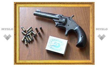 Тулячка сдала в полицию «ковбойский» револьвер