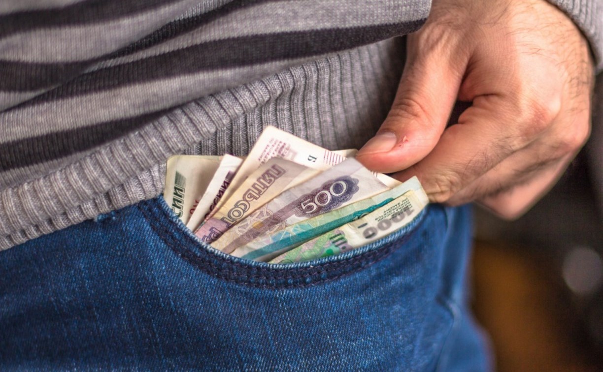 В Ефремове посетитель пивного бара украл деньги из кассы
