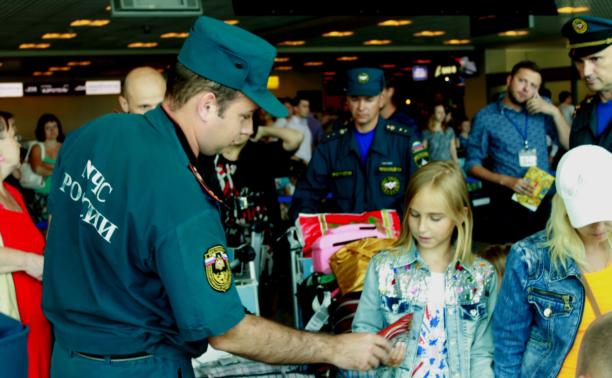 Тульские МЧСники встретили в аэропорту беженцев с Украины