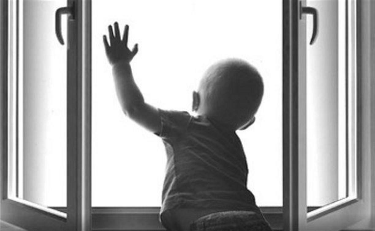 Памятка МВД: как уберечь ребенка от падения из окна