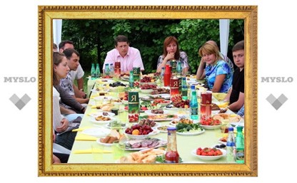 Тульский мэр устроил пикник для молодежи