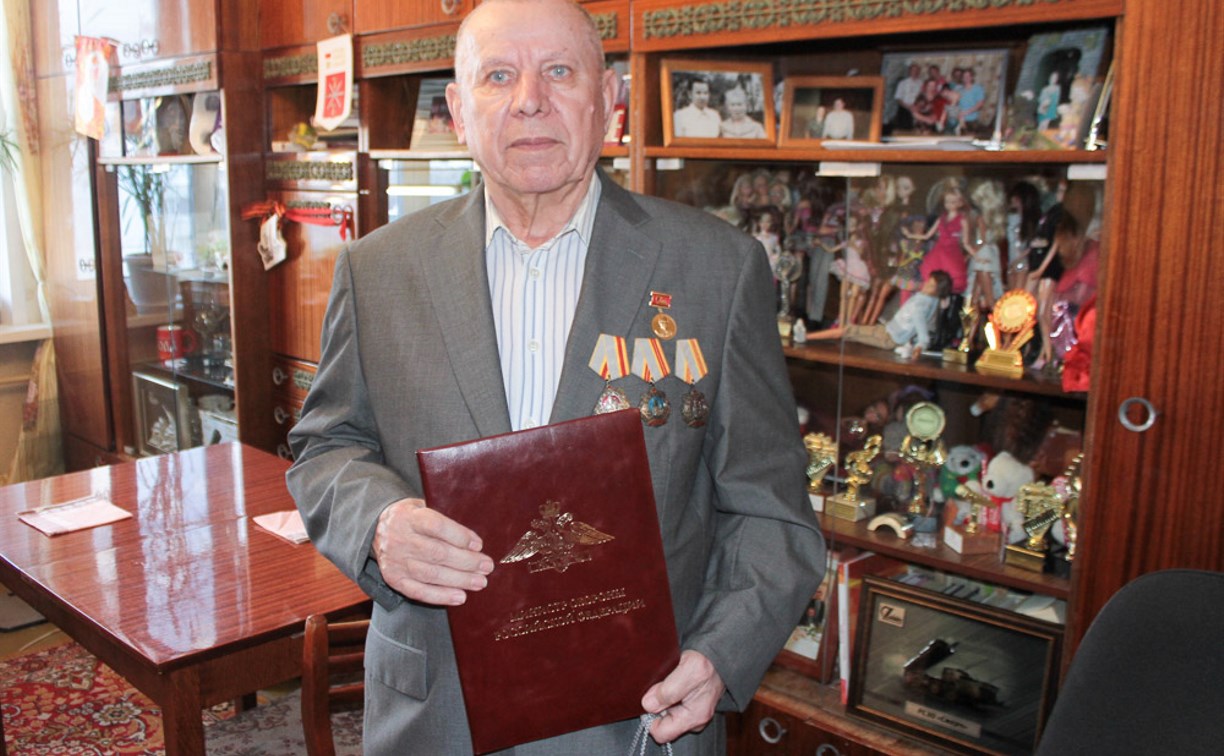 Министр обороны Сергей Шойгу поздравил тульского оружейника с юбилеем