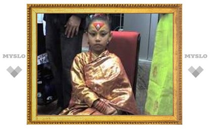 Поездка в США обошлась непальской живой богине потерей ее божественного статуса
