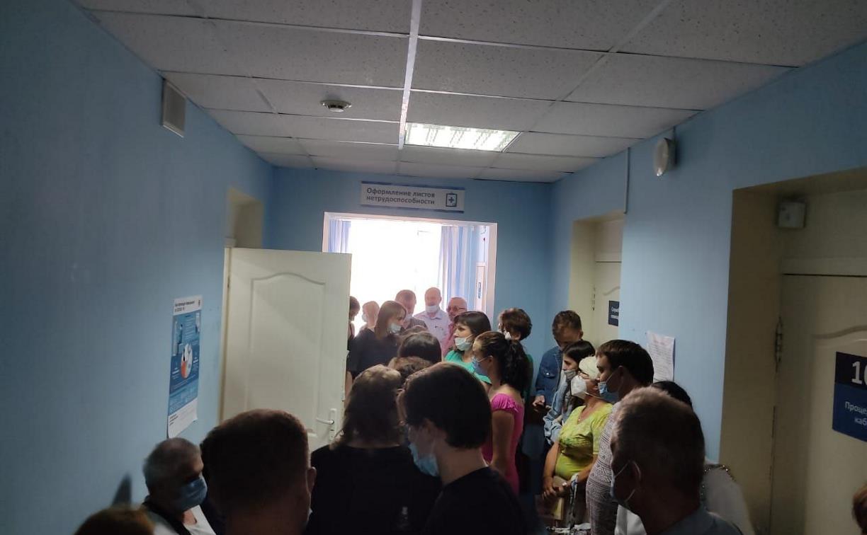 Туляки: «В поликлинике больницы №7 из-за нехватки вакцины собралась очередь в десятки человек»
