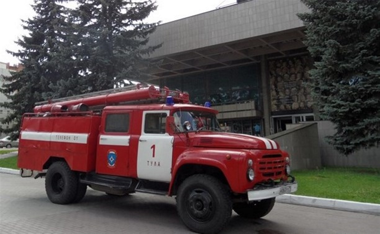 Спасатели потушили учебный пожар в тульском драмтеатре