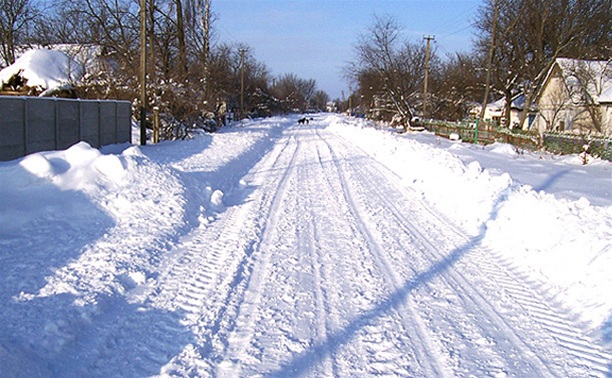 Несмотря на плачевное состояние дорог МО Страховское, в 2014 году бюджет на их ремонт будет сокращен вдвое