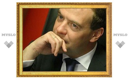 Медведев признал необходимость вступления президента в партию