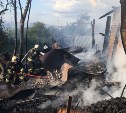 В тульской деревне сгорели дом, пристройка и мини-экскаватор