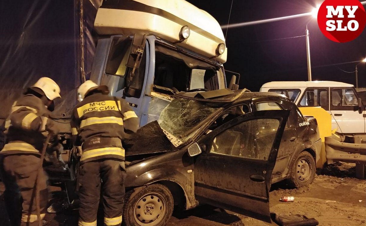 Под Тулой при столкновении c грузовиком погиб водитель Renault