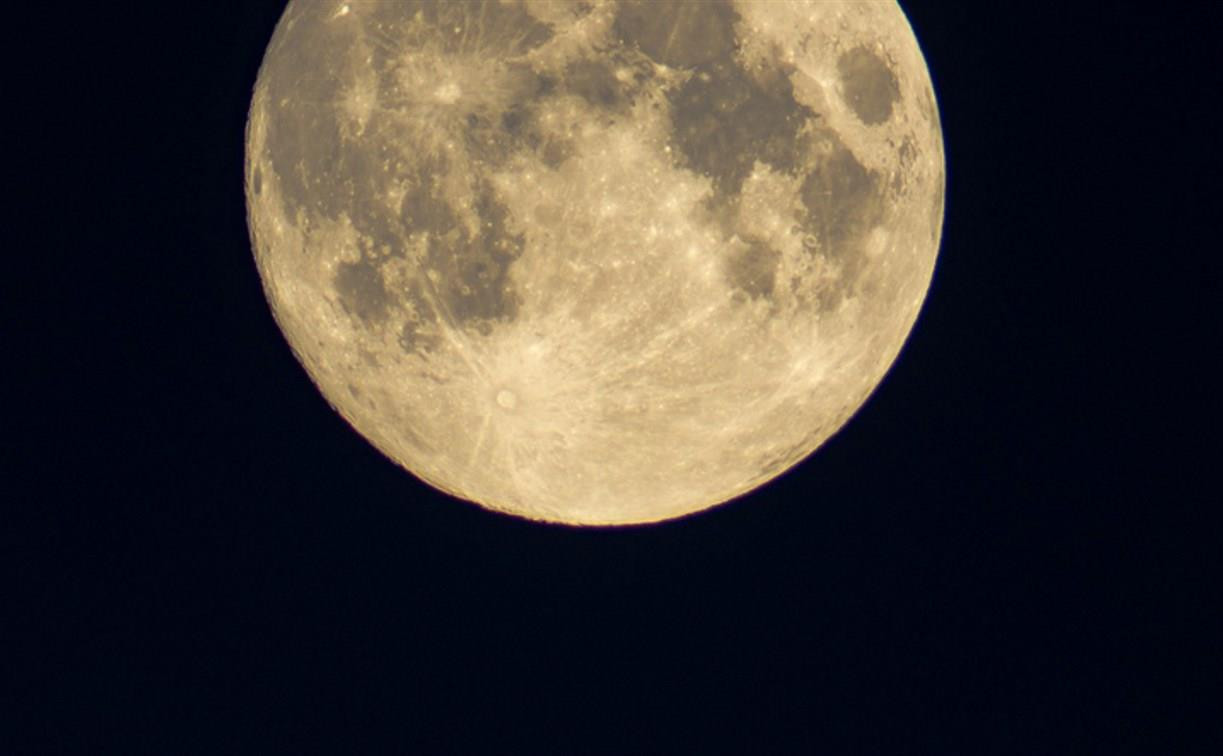 Самая близкая к земле луна. Луна. Огромная Луна. Полная Луна. Фото Луны.