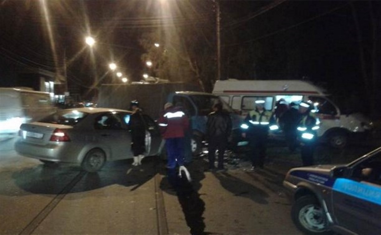 В Новомосковске произошло столкновение «Шевроле Авео» и грузовой «Газели»