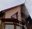 В Заокске семеро пожарных тушили чердак частного дома