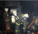 Ночью семь пожарных тушили горящий гараж в Туле