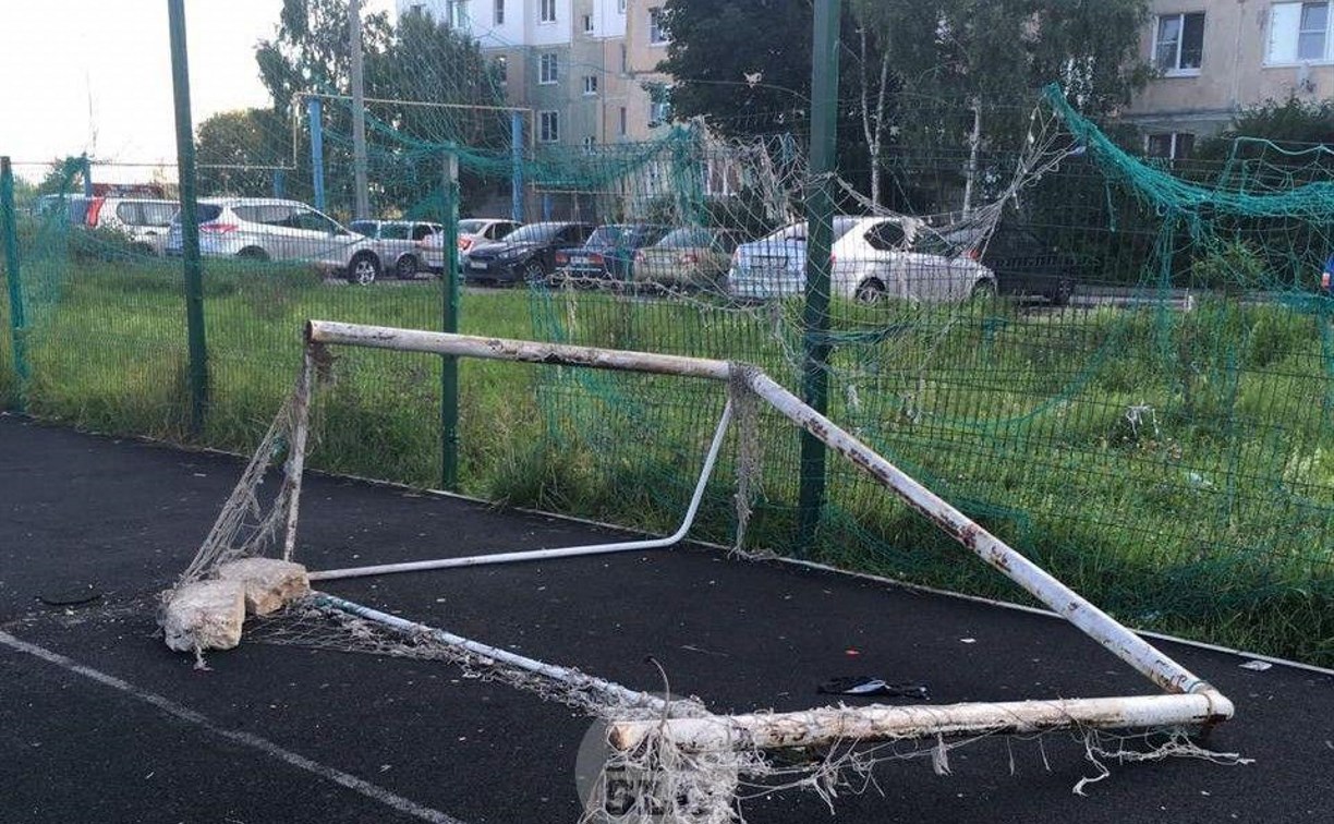 В Туле ребенок получил тяжелые травмы из-за упавших футбольных ворот